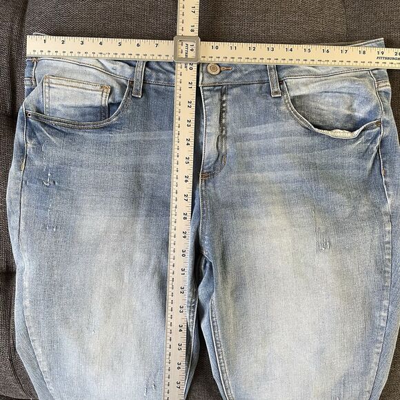Time And Tru Light Wash Skinny Jeans Distressed Stretchy Women's Size 20 - Picture 6 of 11